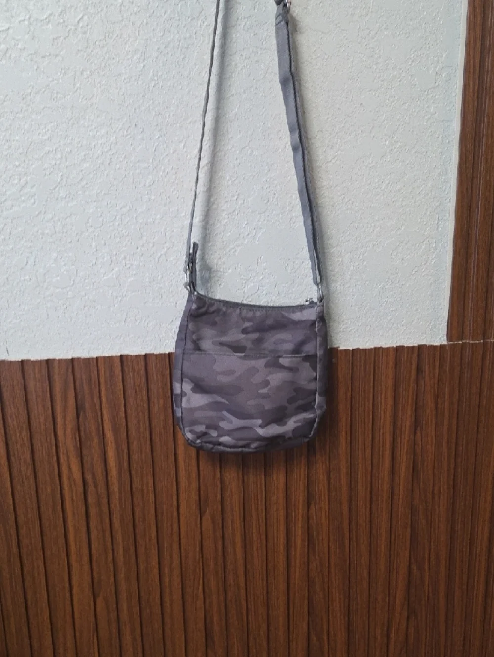 Baggallini slim crossbody